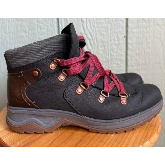 Women's Merrell Eventyr Peak Boots Size 7 $170 Retail - Picture 1 of 7